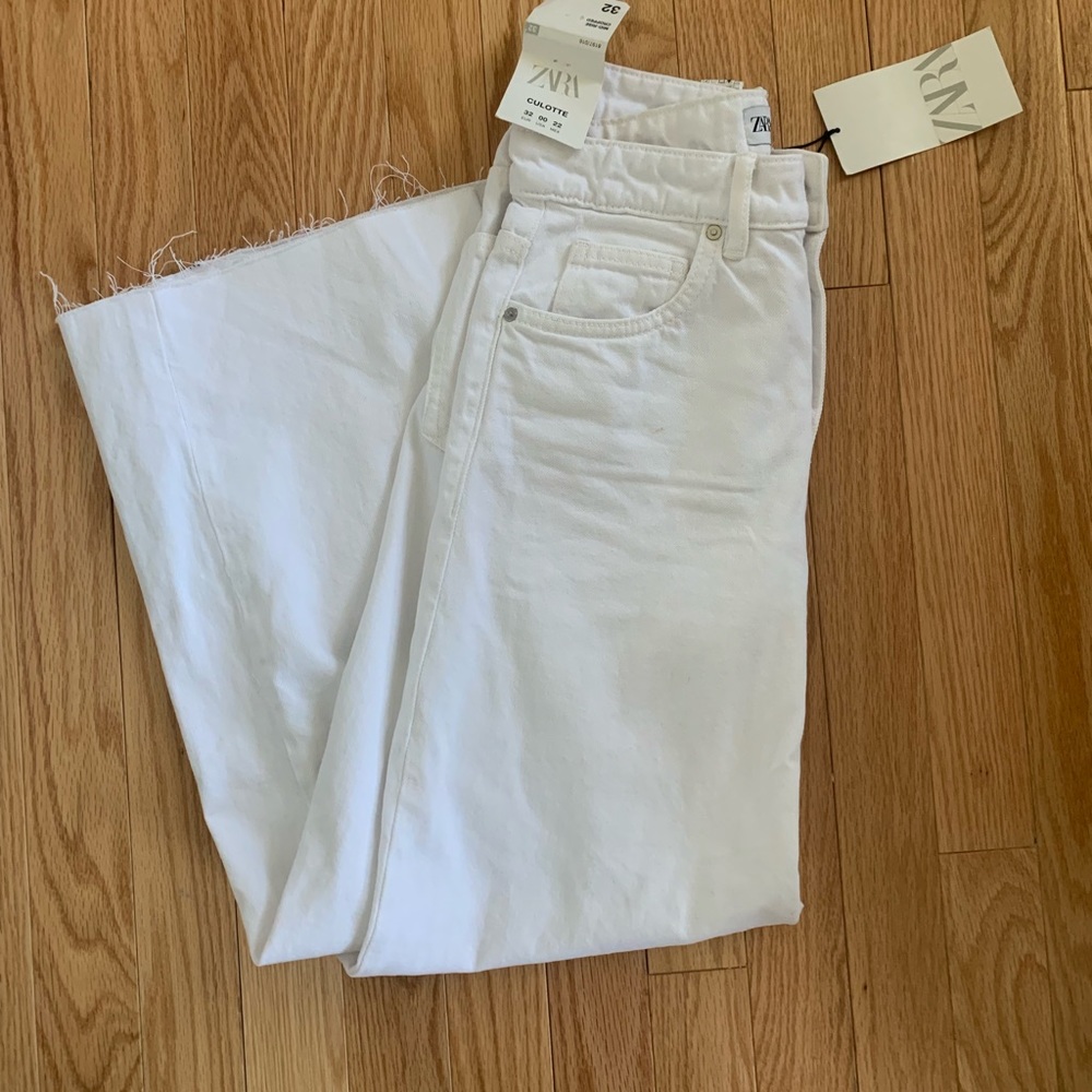 ZARA UNWORN WHITE JEANS